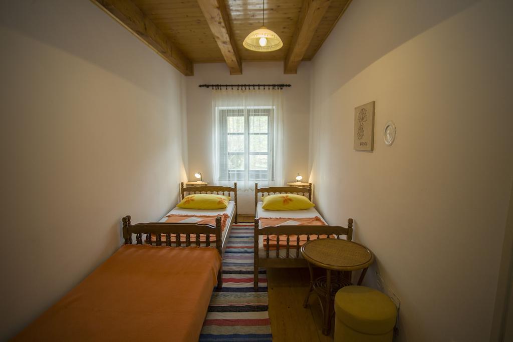 Rooms Roza สลูน ห้อง รูปภาพ