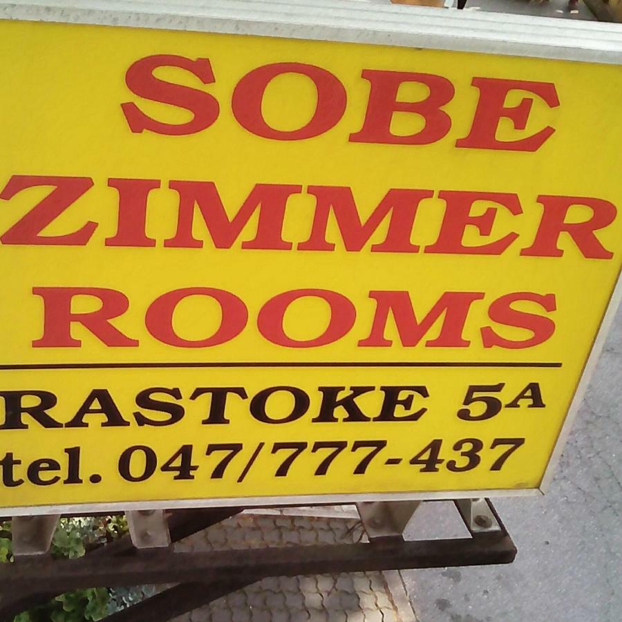 Rooms Roza สลูน ภายนอก รูปภาพ